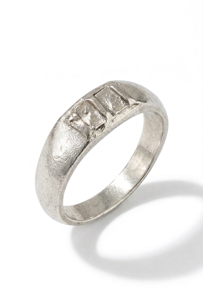 Slim baguette ring